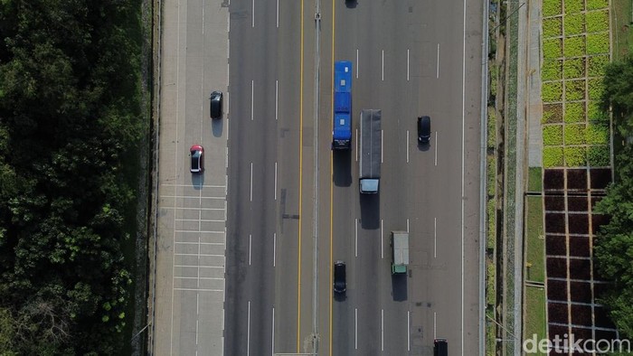 Rekayasa Lalu Lintas Diterapkan di Tol Cikampek untuk Urai Kepadatan Kendaraan