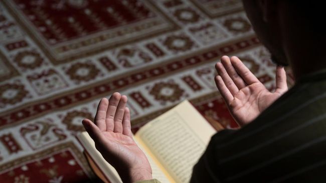 Dzikir dan Doa Setelah Sholat Tahajud, Lengkap dengan Bacaan Arab, Latin, dan Artinya